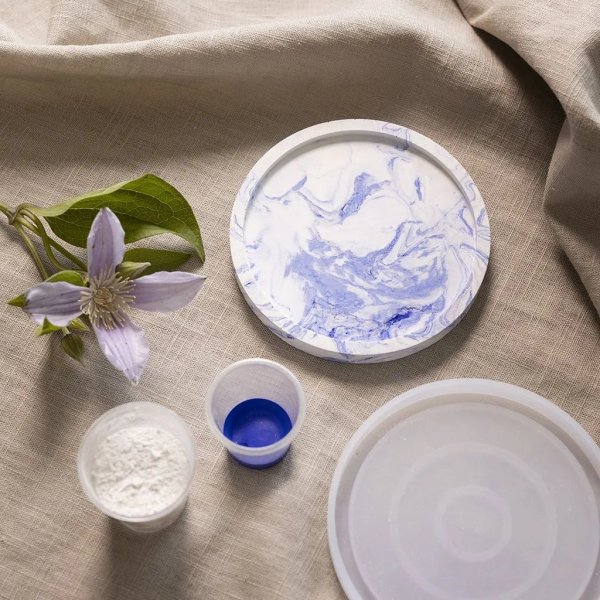 DIY Kit Kunstharzguss, rundes Tablett mit Marmorierung DIY Kit Kunstharzguss, rundes Tablett mit Marmorierung