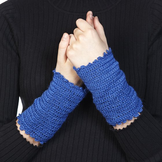 Strickanleitungen - Mustergestrickte, geklöppelte und gehäkelte Pulswärmer Strickanleitungen - Mustergestrickte, geklöppelte und gehäkelte Pulswärmer