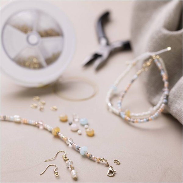 Starten Sie das DIY-Kit für Schmuck mit klassischen Perlen Starten Sie das DIY-Kit für Schmuck mit klassischen Perlen
