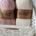 Kundenbild DROPS Nord Uni Color Garn - 50 g - Natur (01)