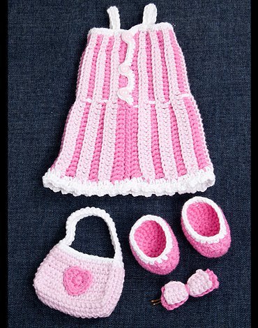 Häkelanleitung - Gehäkeltes Kleid, Haarspange, Schuhe und Tasche für die Puppe Häkelanleitung - Gehäkeltes Kleid, Haarspange, Schuhe und Tasche für die Puppe
