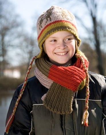 Strickanleitung - Muster gestrickte Mütze und gestreifter Schal Strickanleitung - Muster gestrickte Mütze und gestreifter Schal