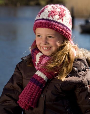 Strickanleitung - Muster gestrickte Mütze und gestreifter Schal Strickanleitung - Muster gestrickte Mütze und gestreifter Schal