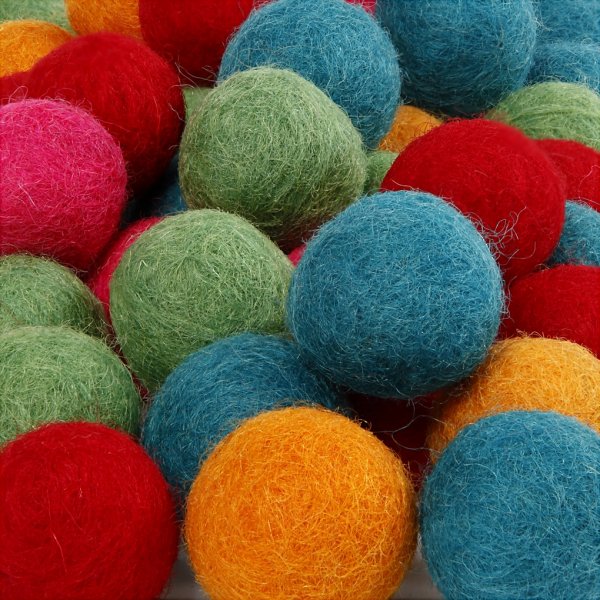 Wollperlen - kräftige Farben - 64 Stk Wollperlen - kräftige Farben - 64 Stk
