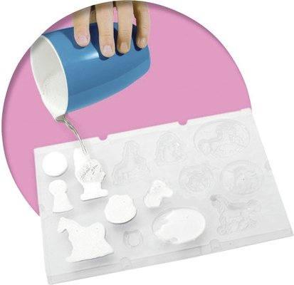 Pferde gießen und mit Glitzer bemalen Pferde gießen und mit Glitzer bemalen