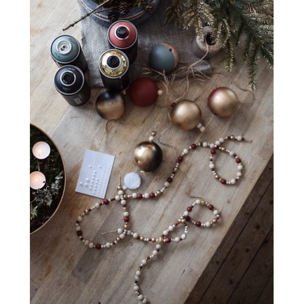 Holzkugeln mit Lchern (viele verschiedene Gren und Mengen)