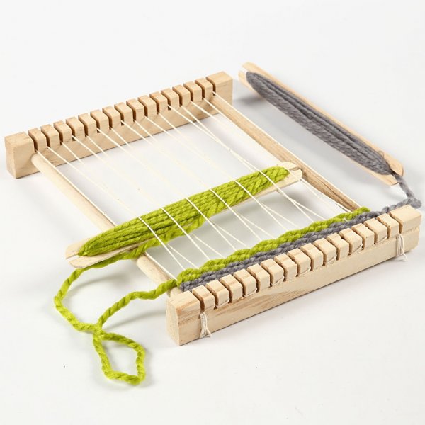 Tischdecke mit Schiffchen, Kamm und Schnur - Holz Tischdecke mit Schiffchen, Kamm und Schnur - Holz