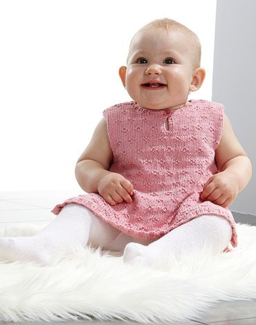 Strickmuster - Strukturiertes gestricktes Schürzenkleid und Mütze Strickmuster - Strukturiertes gestricktes Schürzenkleid und Mütze