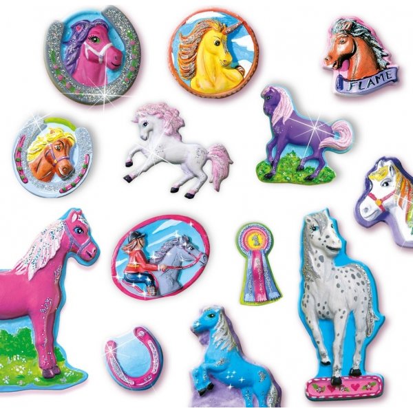 Pferde gießen und mit Glitzer bemalen Pferde gießen und mit Glitzer bemalen