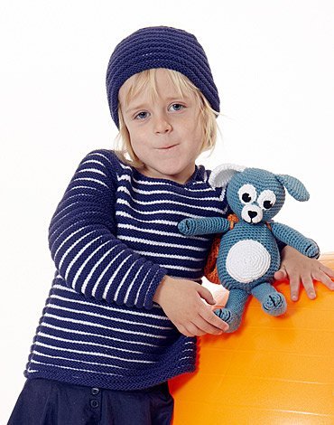Strickmuster - Gestrickter gestreifter Pullover und Mütze Strickmuster - Gestrickter gestreifter Pullover und Mütze