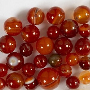 Achatperlen, orange und rot gebrannte Farbe, 10x10-15x6 mm - 28 Stück. Achatperlen, orange und rot gebrannte Farbe, 10x10-15x6 mm - 28 Stück.