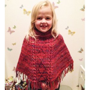 Strickanleitung - Gestrickter Kinderponcho Strickanleitung - Gestrickter Kinderponcho