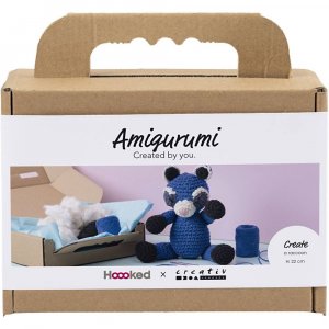 DIY-Set Amigurumi Waschbär schwarz und blau - 1 Packung. DIY-Set Amigurumi Waschbär schwarz und blau - 1 Packung.