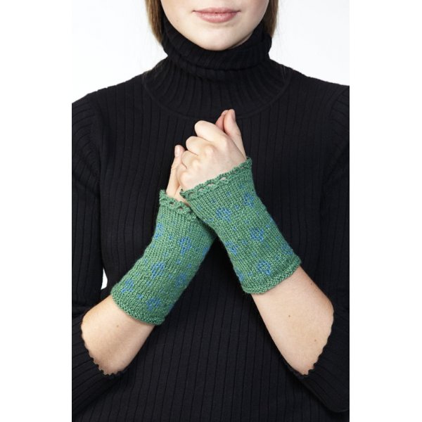 Strickanleitungen - Mustergestrickte, geklöppelte und gehäkelte Pulswärmer Strickanleitungen - Mustergestrickte, geklöppelte und gehäkelte Pulswärmer